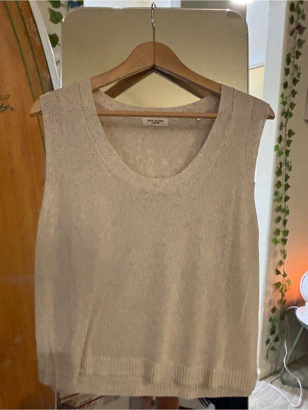Max Studio Women’s Cream Tank Sweater Vest Large (no tag)